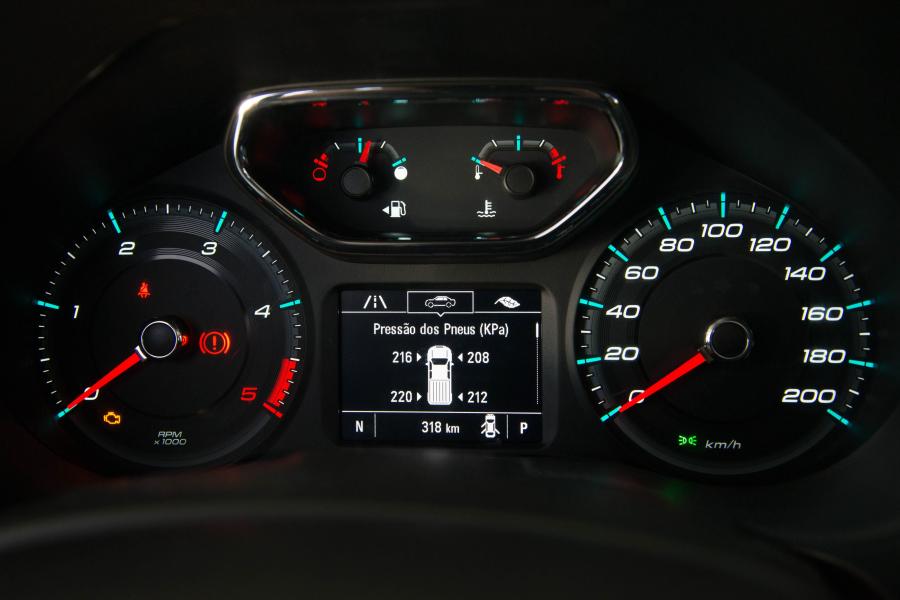 Панель приборов Chevrolet S10 High Country 2016 года  (фото 32 из 37)